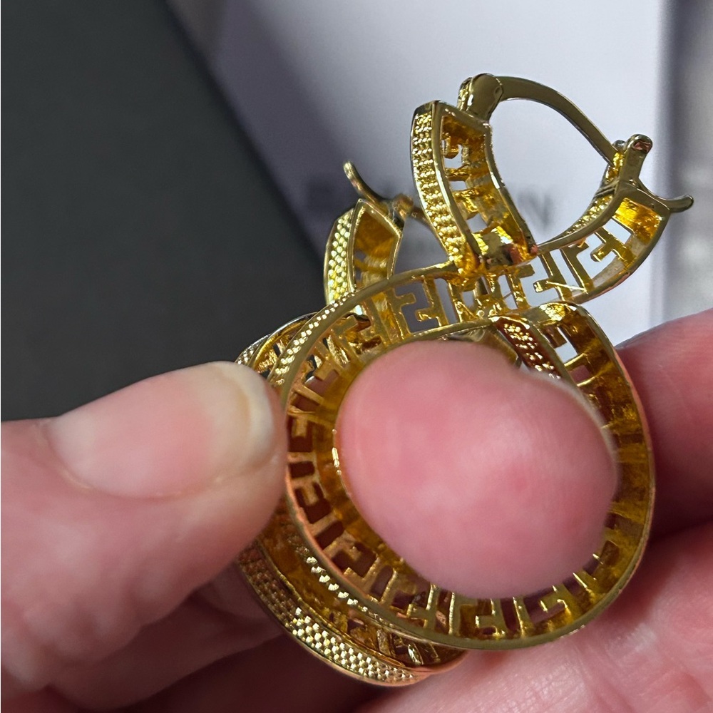 Infiniti Gold Hoop Rarrings - Picture 4 of 11